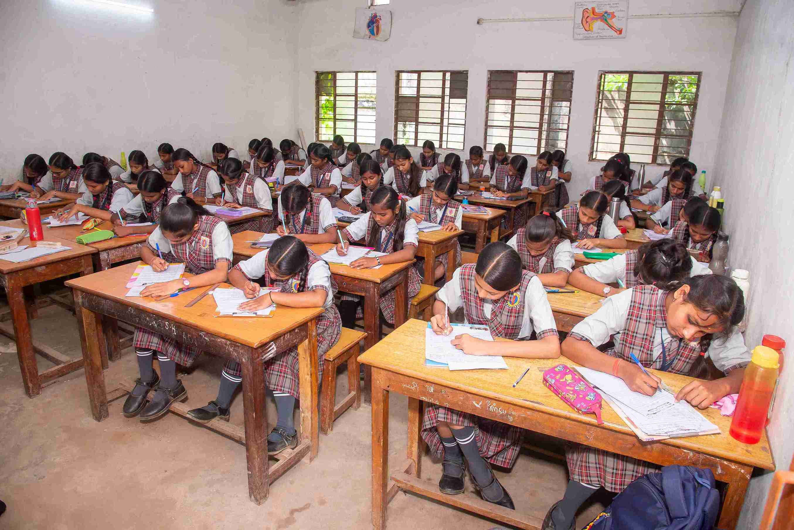 SMT Saraswatibai Mahila Vidyalay