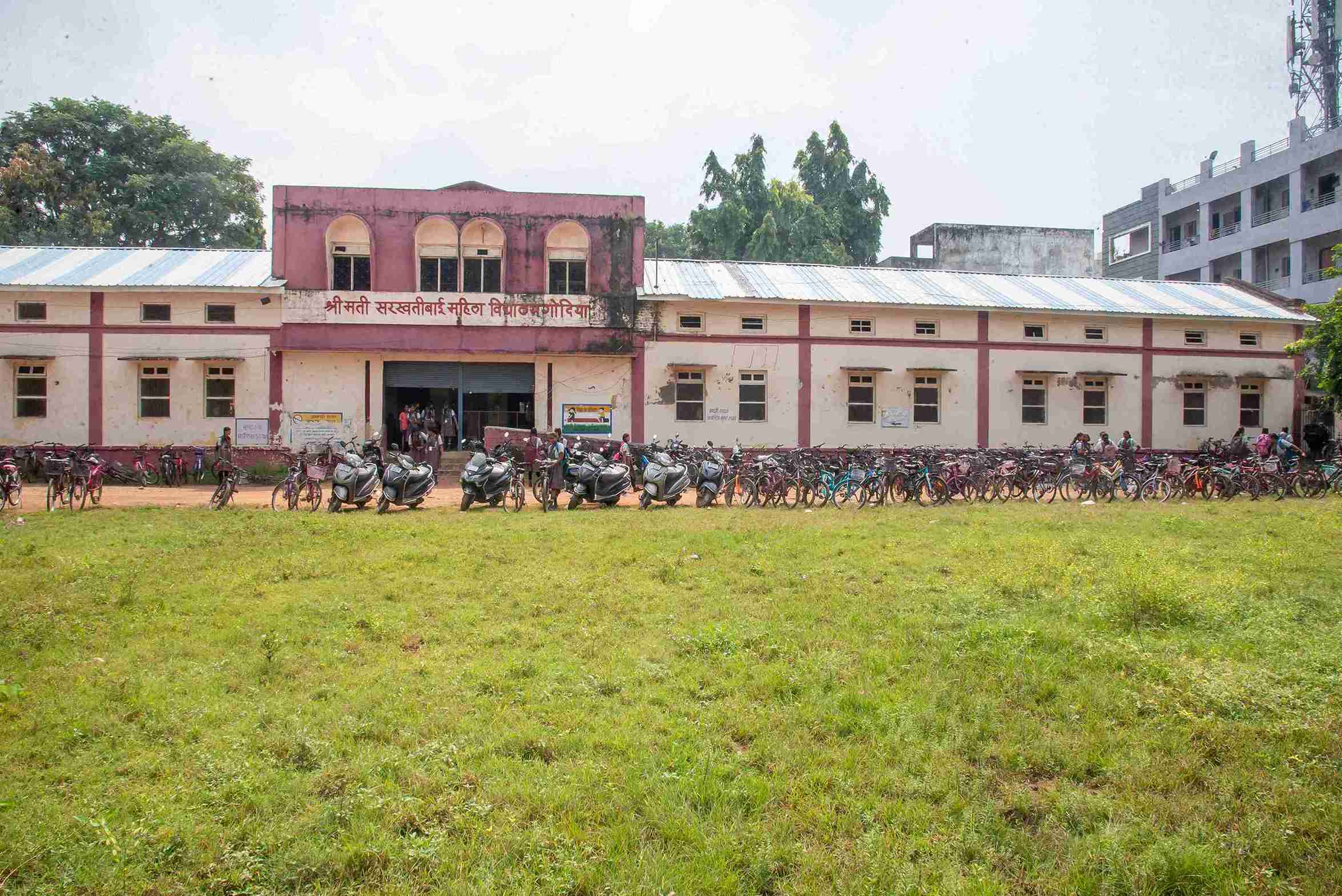 SMT Saraswatibai Mahila Vidyalay Campus